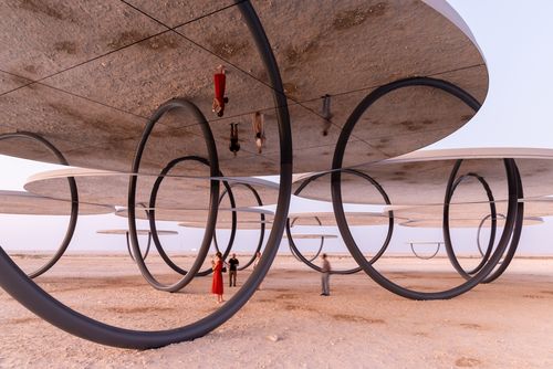 Тіні, що мандрують денним морем: інсталяція Олафура Еліассона в Досі 