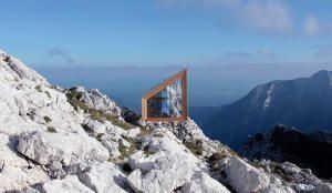 Притулок для альпіністів у горах Словенії