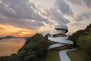 Лента бракосочетания: удивительная часовня от японского архитектора